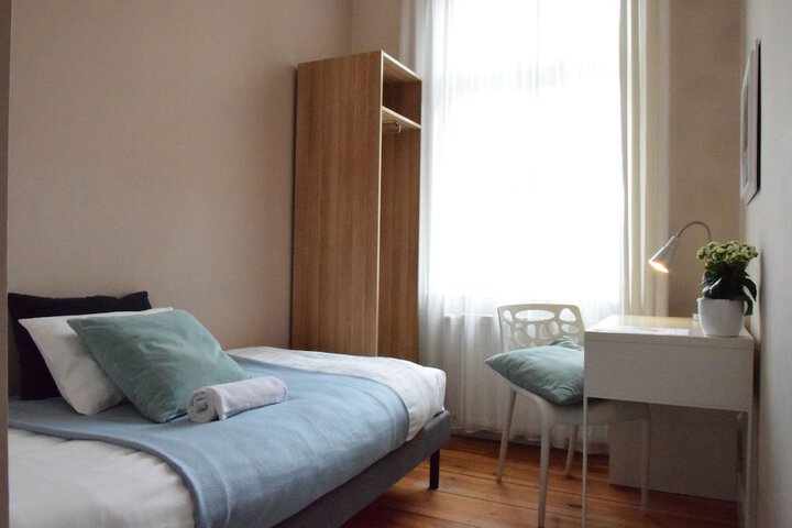 Room 13 of 72