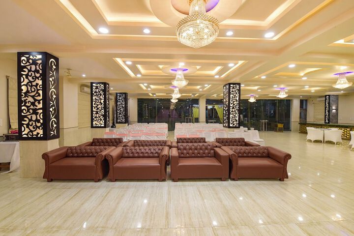 Ballroom/Hall 42 of 44