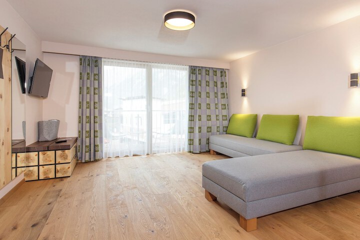 Room 6 of 52