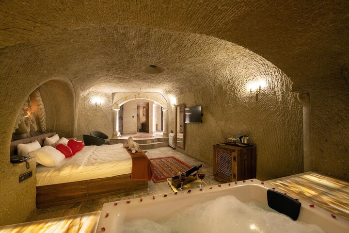 Room 46 of 85