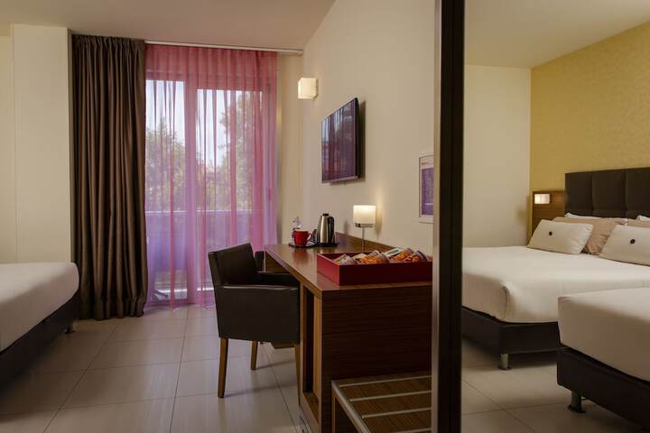 Room 22 of 48