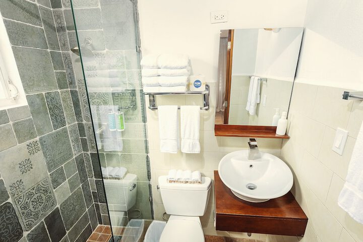 Room 16 of 28