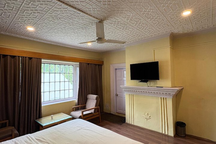 Room 9 of 17