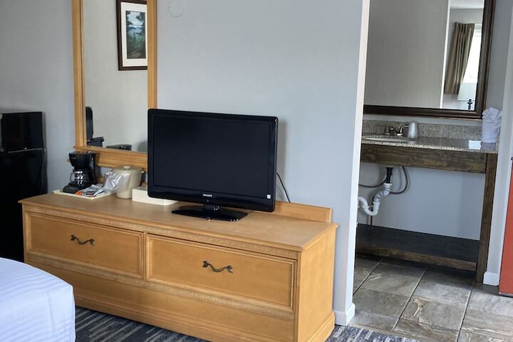Room 6 of 61