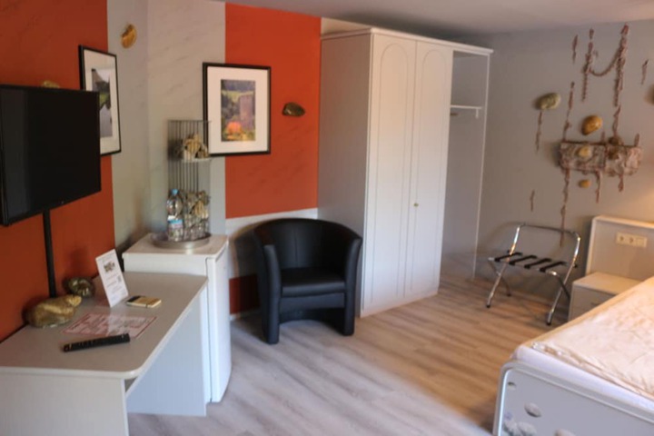 Room 34 of 73