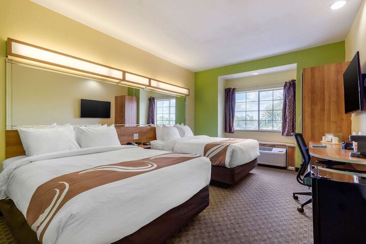 Queen Bed Accessible (8 of 34)