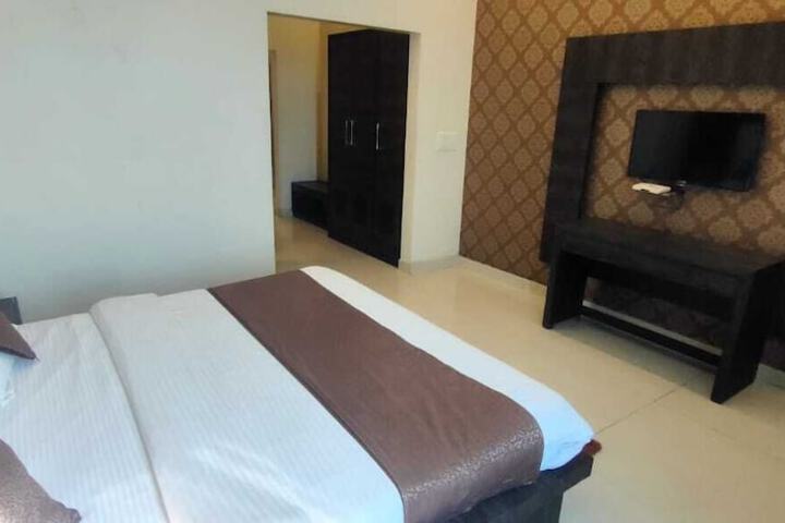 Room 4 of 19