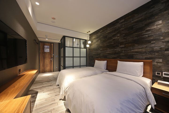 Room 7 of 33
