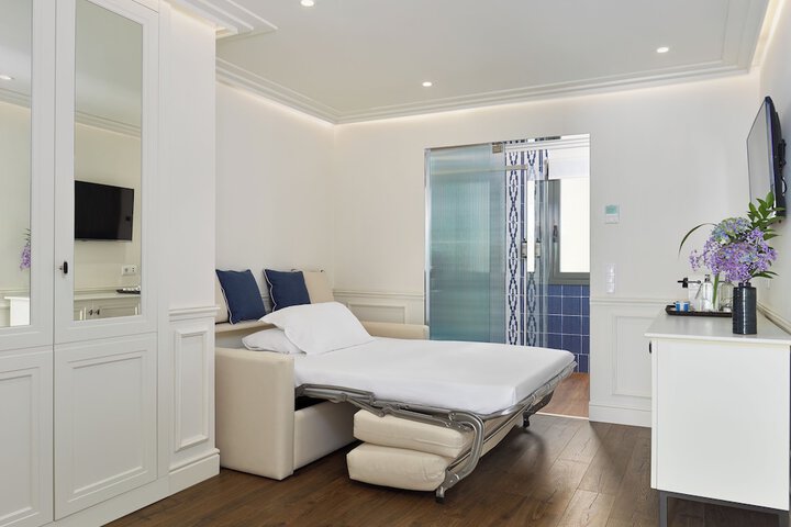 Room 18 of 80