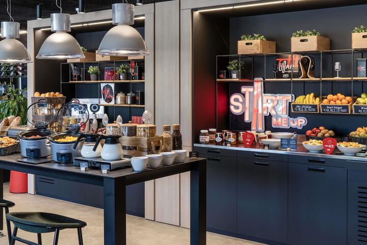 Breakfast area