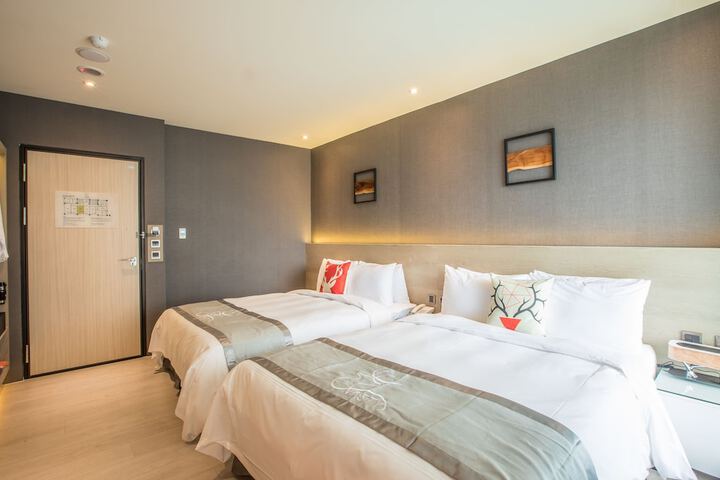 Room 6 of 38