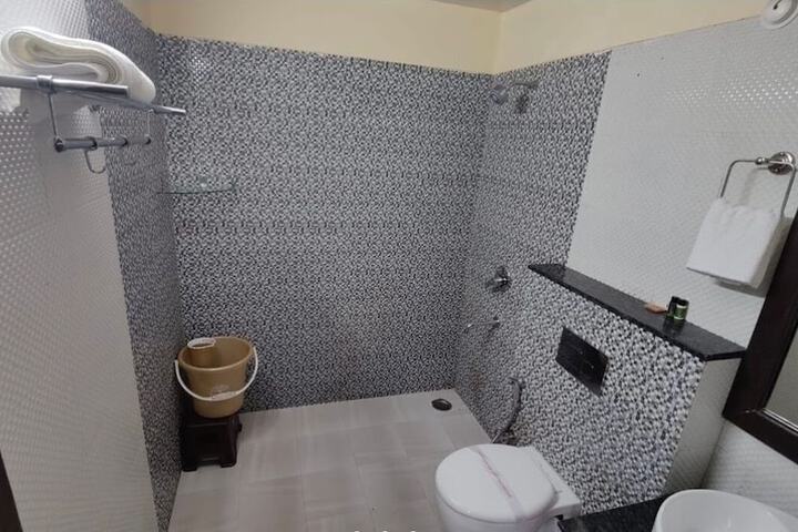 Room 17 of 28