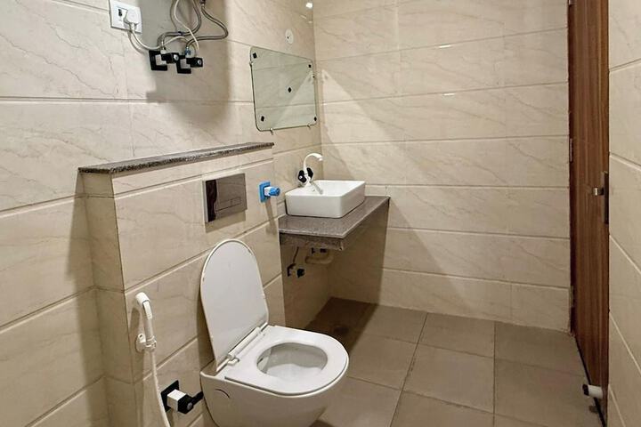 Room 16 of 26