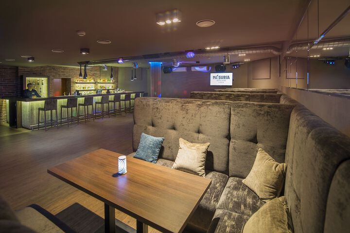 Lounge 54 of 73