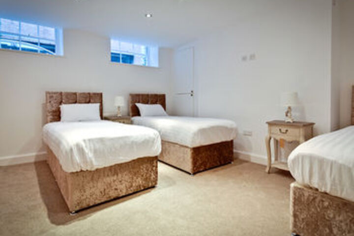 Room 5 of 14