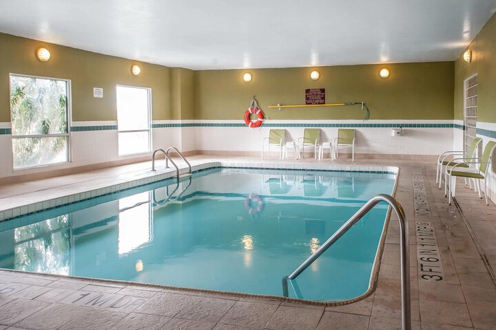 Hotel Pool