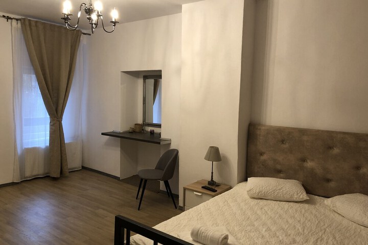 Room 8 of 32