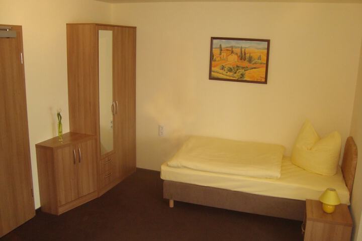 Room 4 of 35