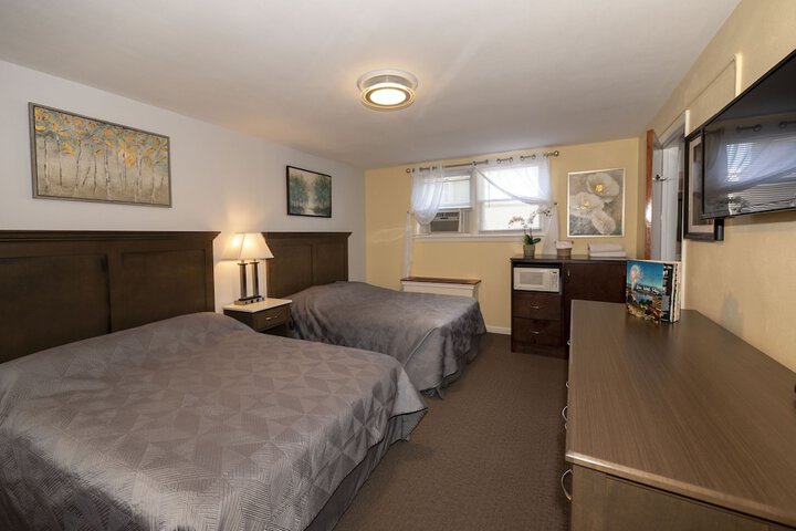 2 Double Beds (9 of 12)