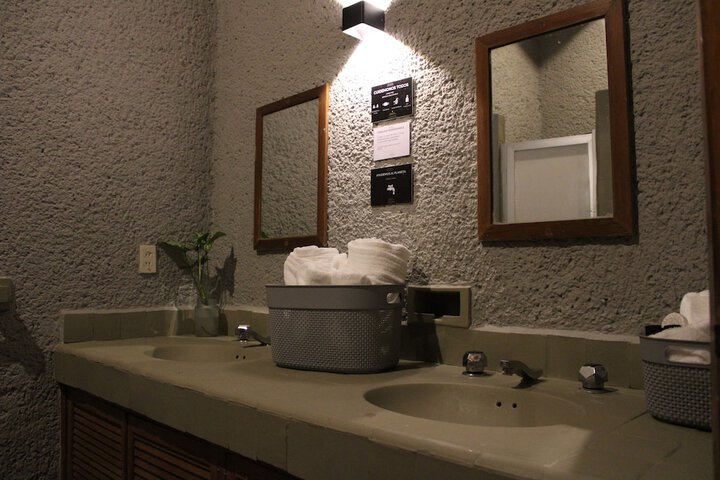 Room 42 of 107