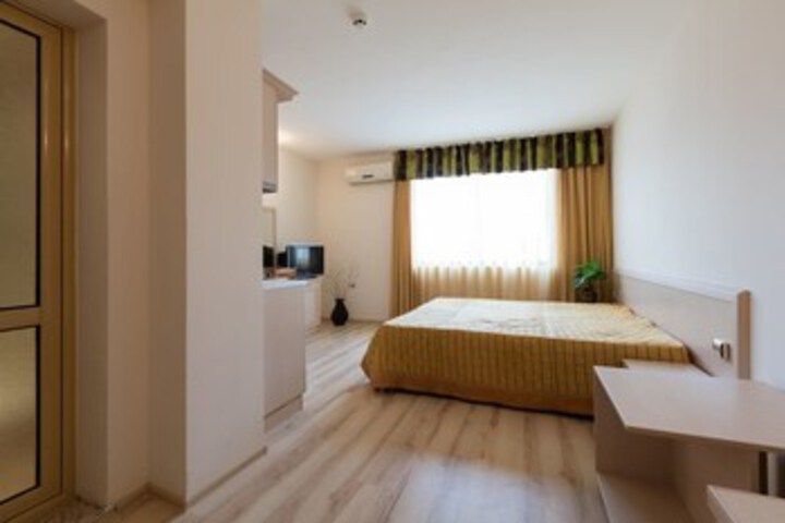 Room 13 of 21