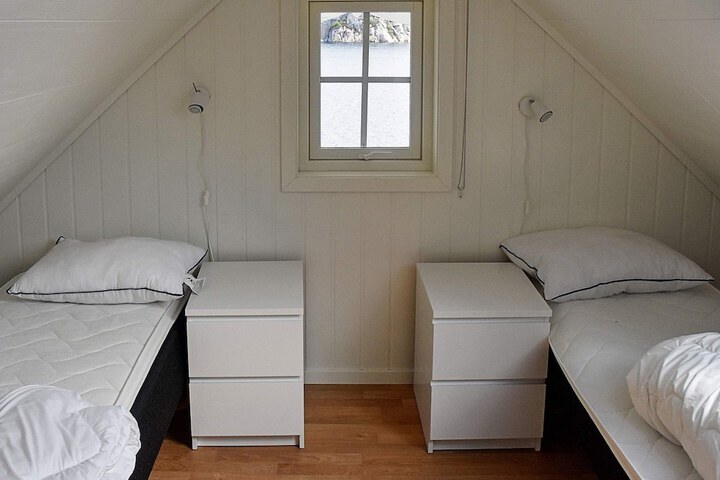 Room 6 of 79
