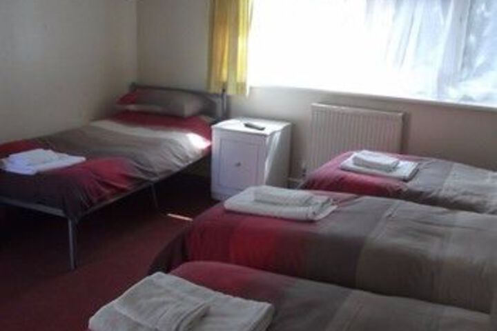 Room 6 of 9