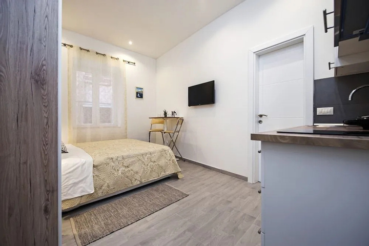 Room 4 of 14