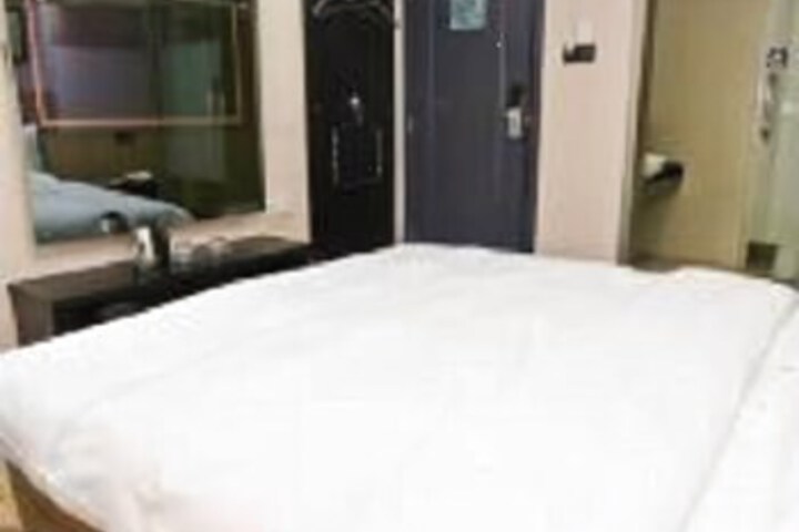 Room 8 of 8