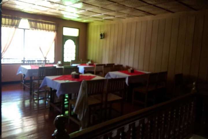 Dining 13 of 16