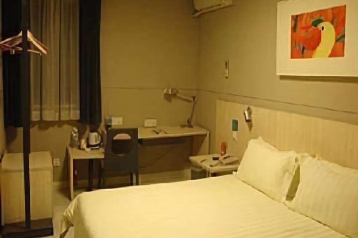 Hotel Entry