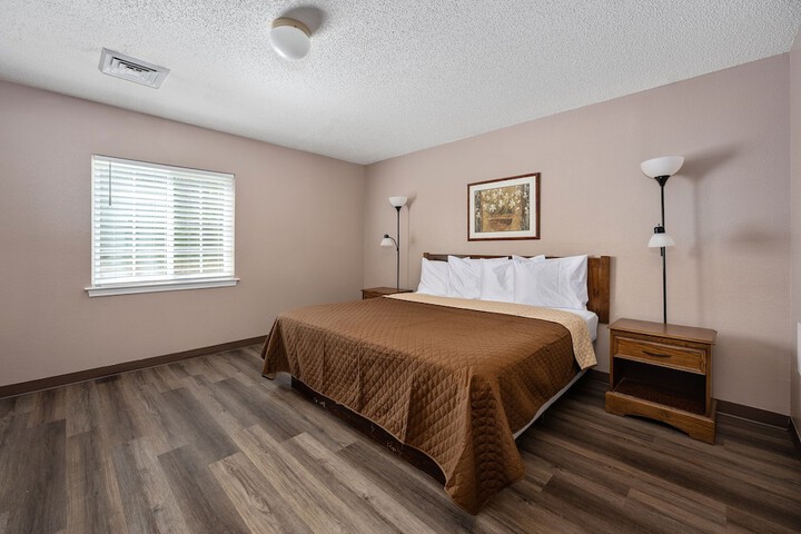 Studio Suite Queen Bed (18 of 26)
