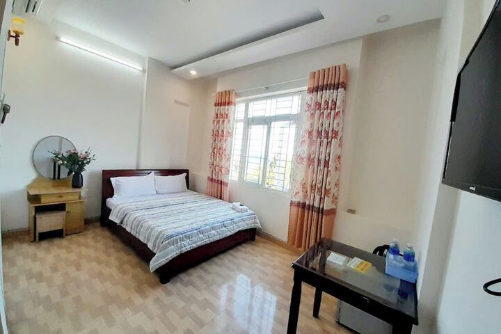 Room 5 of 33