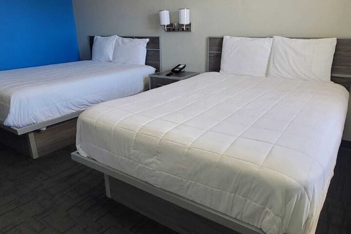 1 Queen Bed (9 of 9)