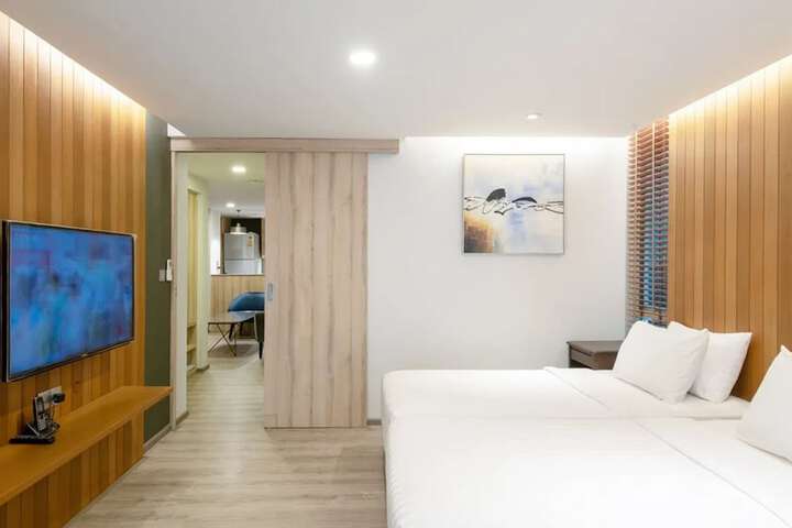 Room 8 of 48