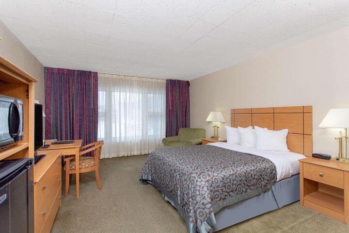 2 Queen Beds (16 of 16)