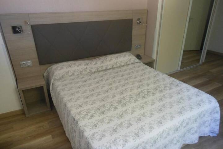 Room 5 of 18