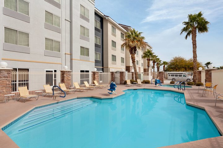 Pool 22 of 28