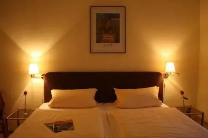 Room 3 of 9