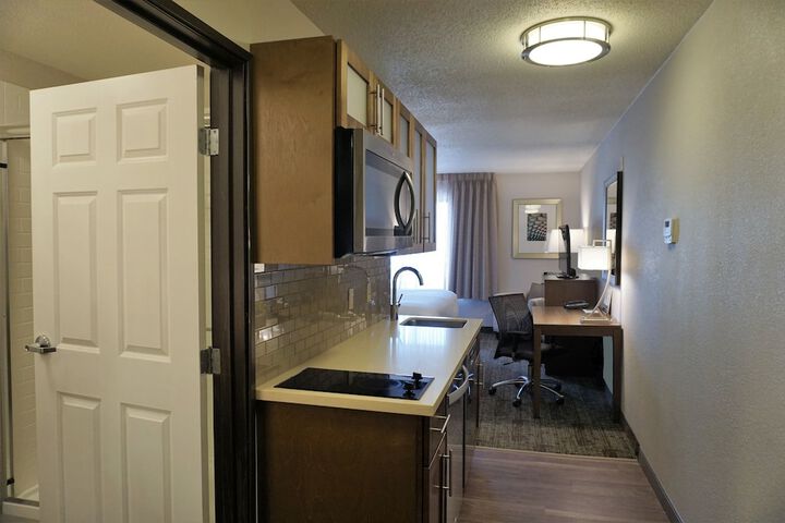 1 King Studio Suite (26 of 41)