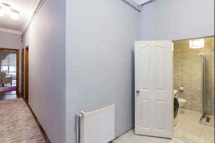 Room 9 of 14