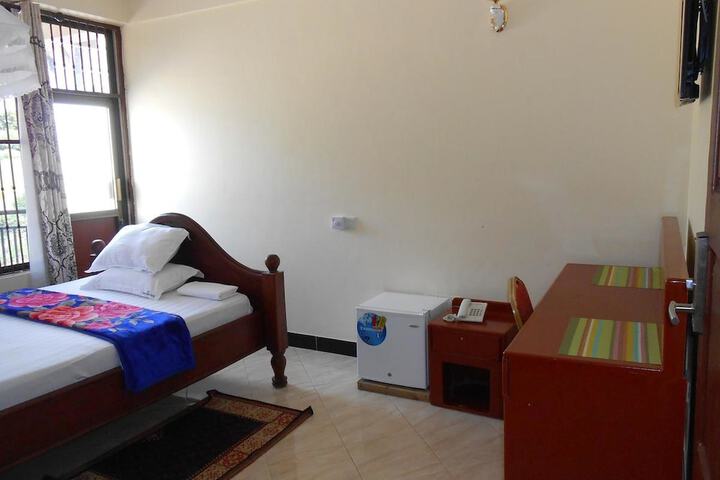 Room 6 of 30