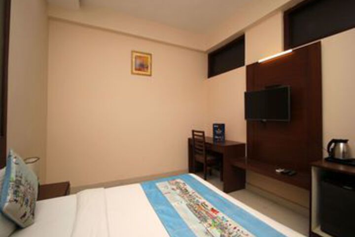 Room 14 of 28