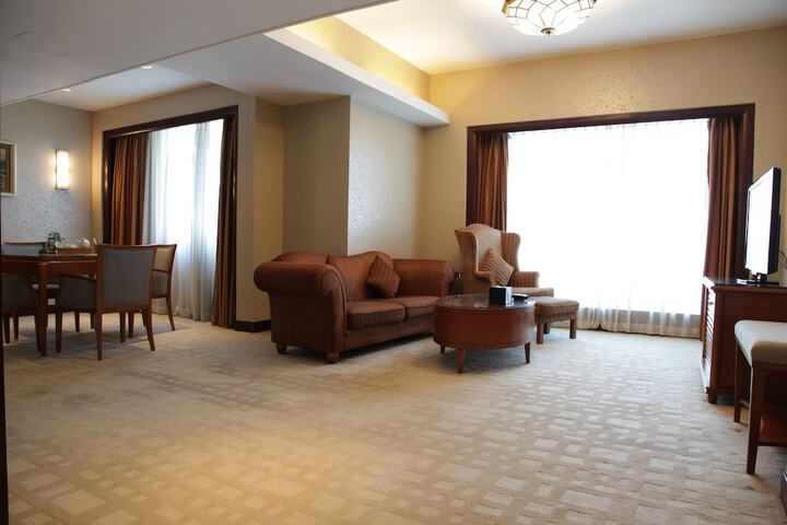 Room 28 of 144
