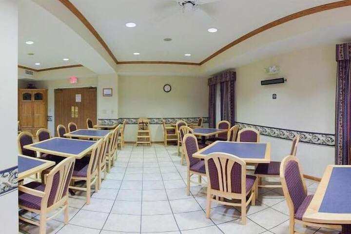 Dining 6 of 7
