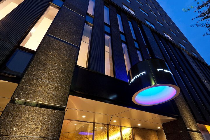 Hotel Entry