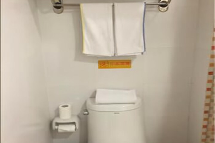 Room 7 of 8