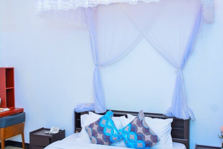 Room 3 of 47