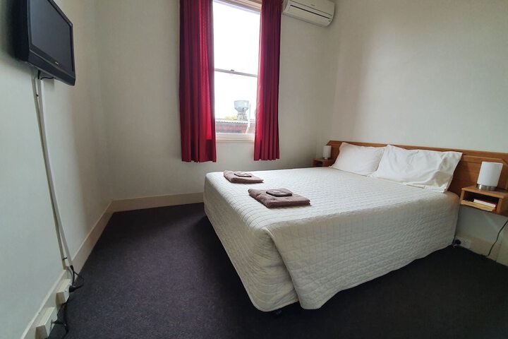 Room 15 of 37