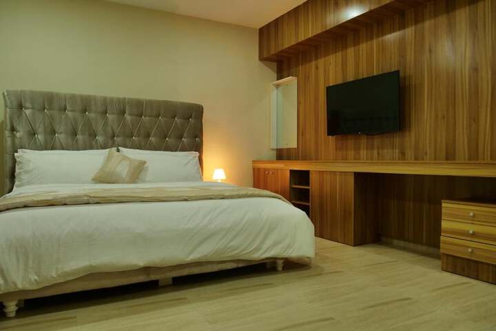 Room 15 of 38